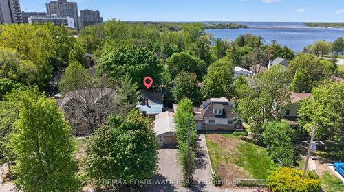 92 Orvigale Road, Woodroffe, ON, K2B5A2 | Card Image