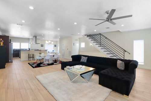 3045 Clinton Dr, Houston, TX, 77020-8405 | Card Image