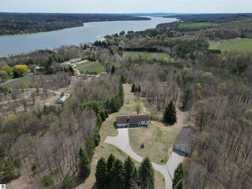 1501 S Ruby Ln, Lake Leelanau, MI, 49653-9462 | Card Image