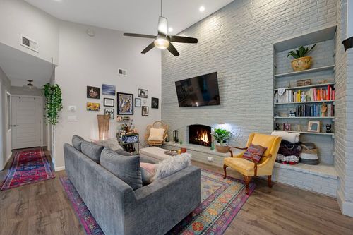 b-1307 E Saint Johns Ave, Austin, TX, 78752-2825 | Card Image