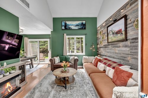 39-489 Wolcott St, Bristol, CT, 06010-6472 | Card Image