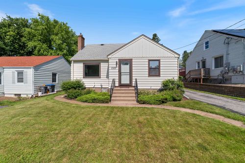 2305 Hillcrest Dr, Duluth, MN, 55811 | Card Image