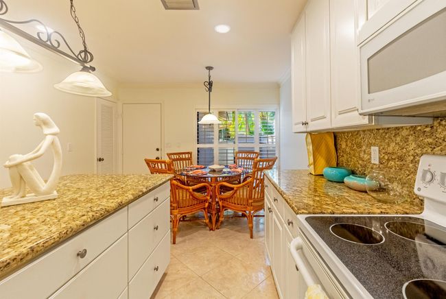 533 Prestwick Cir, Townhouse with 2 bedrooms, 2 bathrooms and null parking in Palm Beach Gardens FL | Image 13