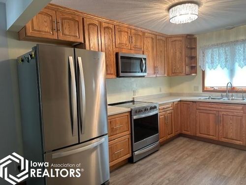 465 2nd Ave Sw, Britt, IA, 50423-1523 | Card Image