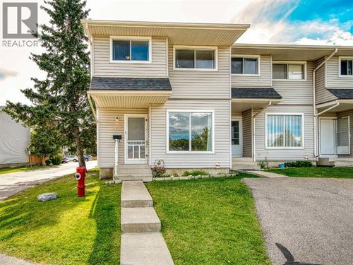 3235 56 St Ne, Calgary, AB, T1Y2X7 | Card Image