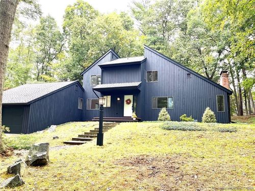 20 Burnham Hollow Rd, Avon, CT, 06001-2527 | Card Image