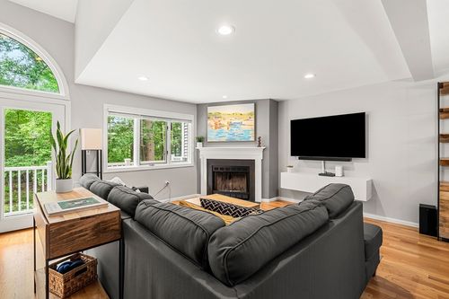 apt-147-1200 Salem St, Lynnfield, MA, 01940-1573 | Card Image