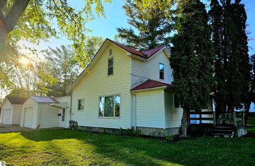 420 S Clinton St, Saint Louis, MI, 48880-1715 | Card Image