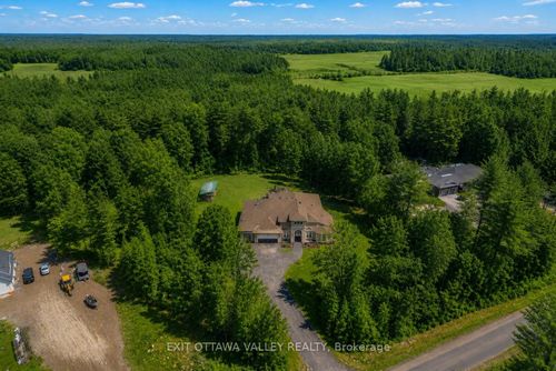 740 Walford Rd, Pembroke, ON, K8A6W5 | Card Image