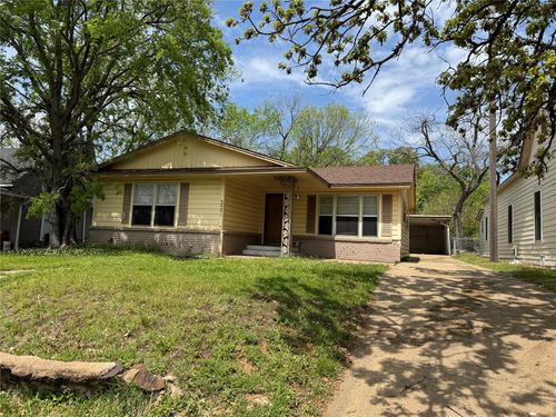 221 W Monterey St, Denison, TX, 75020-6364 | Card Image