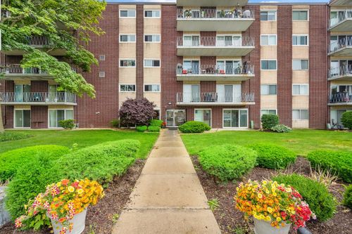4a-2900 Maple Ave, Downers Grove, IL, 60515-4159 | Card Image