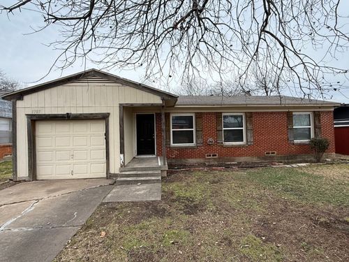 1707 Reever St, Arlington, TX, 76010-7931 | Card Image