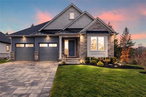 27 Maple Leaf Ave S, Ridgeway, ON, L0S1N0 | Card Image