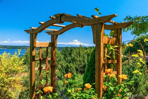 27727 94th Ave Sw, Vashon, WA, 98070-8609 | Card Image