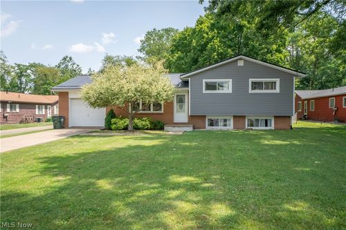 511 Taff Circle, Louisville, OH, 44641 | Card Image