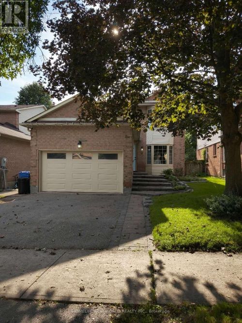 32 Moorcrest Dr, Aurora, ON, L4G3R4 | Card Image