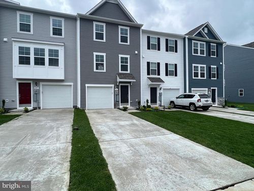 211 Clifton Mnr, FALLING WATERS, WV, 25419-1849 | Card Image