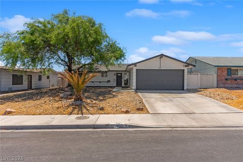 6517 Aberdeen Ln, Las Vegas, NV, 89107-1213 | Card Image