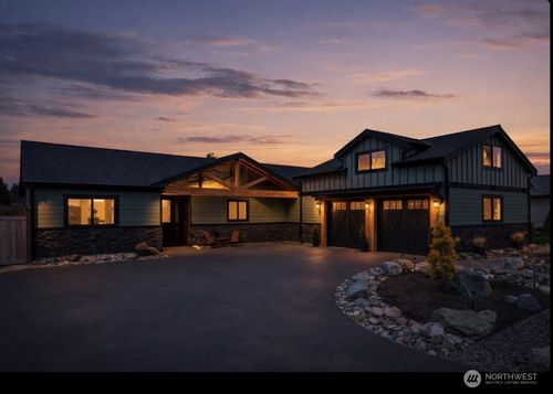 8227 Comox Rd, Blaine, WA, 98230-9365 | Card Image