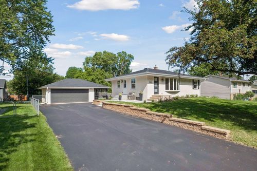 5919 Carlson St, Shoreview, MN, 55126-4654 | Card Image
