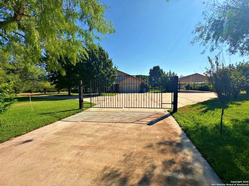 508 Lagunillas Ave, Charlotte, TX, 78011-3614 | Card Image