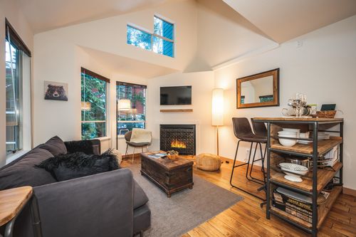 2-2247 Sapporo Dr, Whistler, BC, V8E0B5 | Card Image