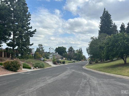 4120 Flintridge Dr, Bakersfield, CA, 93306-3225 | Card Image