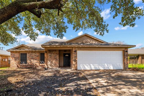 4238 Emerson Dr, Grand Prairie, TX, 75052-3818 | Card Image