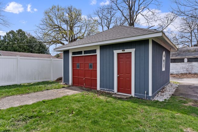 424 Crapo St, Home with 0 bedrooms, 4 bathrooms and 1 parking in Flint MI | Image 9