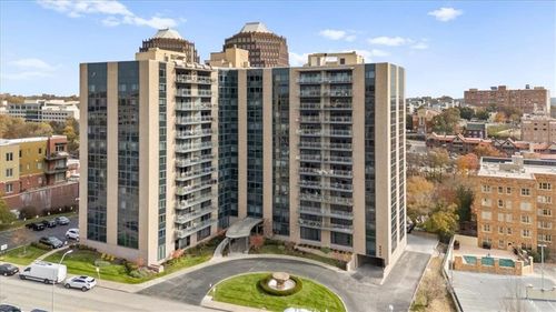 apt-1110-4545 Wornall Rd, Kansas City, MO, 64111-3232 | Card Image