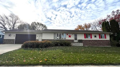 517 E Jefferson St, New Hampton, IA, 50659-1511 | Card Image