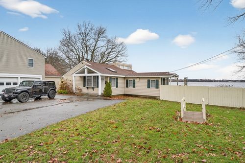 112 Hiatt St, Fall River, MA, 02721-4552 | Card Image