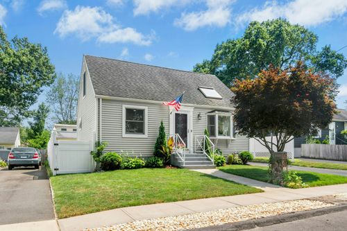 18 Eastern Pkwy, Milford, CT, 06460-5001 | Card Image