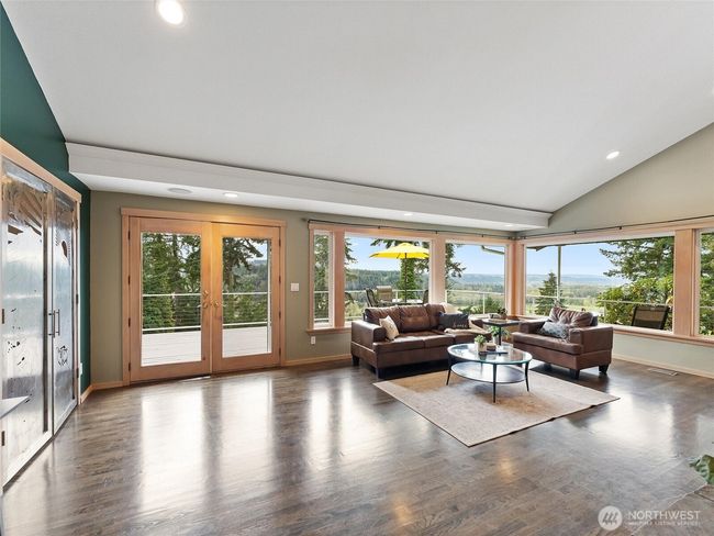 Upstairs Great Room | Image 7