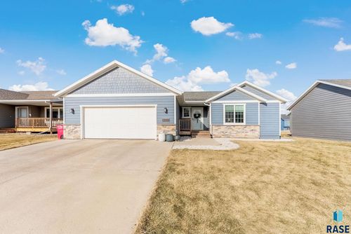3312 E Chatham St Street, Sioux Falls, SD, 57108 | Card Image
