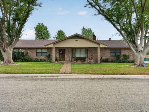 623 Oakland Ave, Gonzales, TX, 78629-2101 | Card Image
