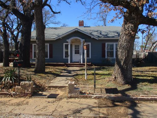 205 S Oaklawn Ave, Eastland, TX, 76448-2240 | Card Image