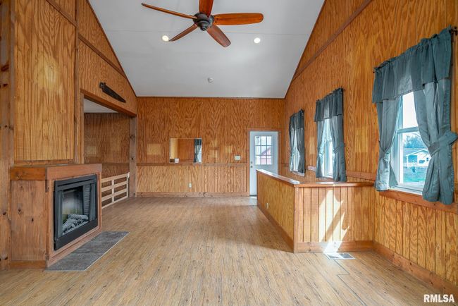 401 N 11 Th St, House other with 2 bedrooms, 2 bathrooms and null parking in Clinton IA | Image 12