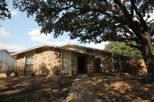 1301 Overdowns Dr, Plano, TX, 75023-4940 | Card Image