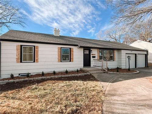 8910 Western Hills Dr, Kansas City, MO, 64114-3565 | Card Image