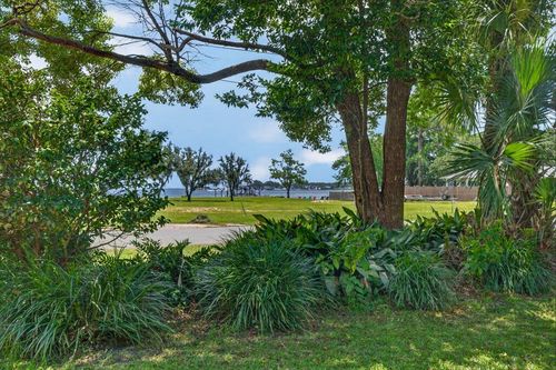 284 Beachview Dr Ne, Fort Walton Beach, FL, 32547-2838 | Card Image