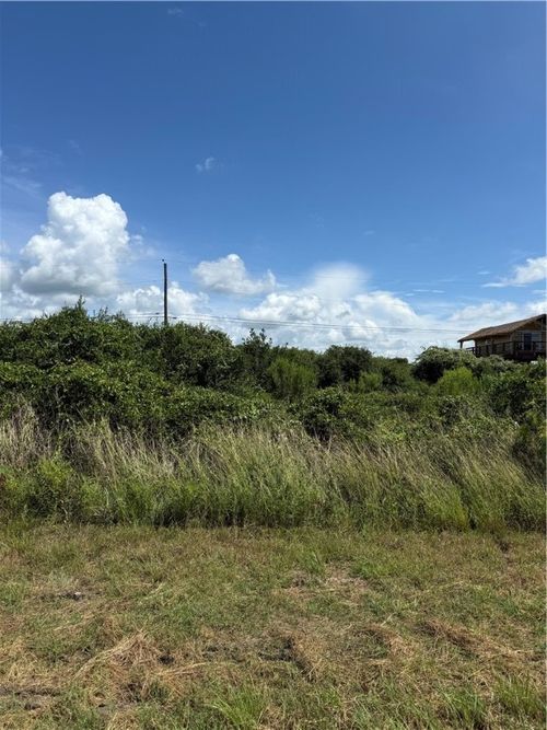148 W Glen Oak Ln, Rockport, TX, 78382-9313 | Card Image