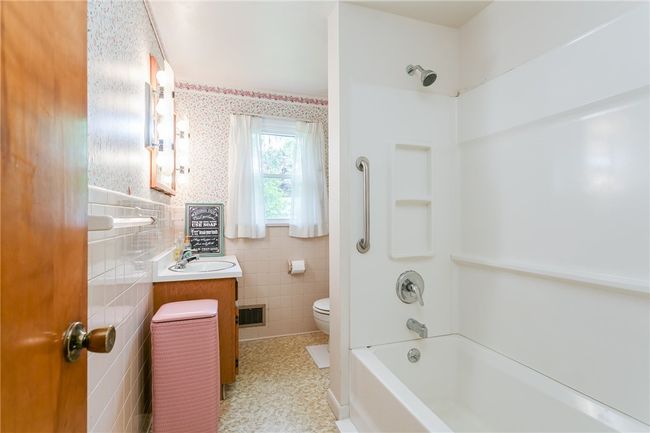 Main unit full bath | Image 31