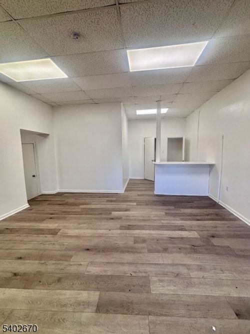 402 Hawthorne Ave, Newark, NJ, 07112-1643 | Card Image