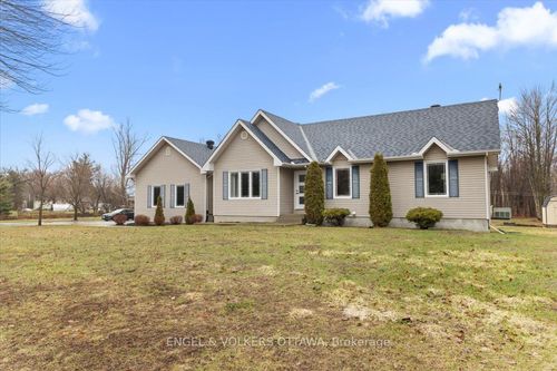 924 County 9 Road, Alfred and Plantagenet, ON, K0B1C0 | Card Image