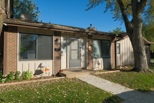 563 Forum Dr, Roselle, IL, 60172-1463 | Card Image