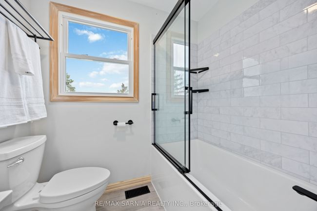 4186 Fairweather Rd, House other with 4 bedrooms, 2 bathrooms and 6 parking in Petrolia ON | Image 27