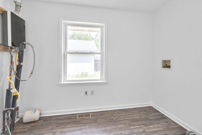 Laundry Room #1 | Image 14