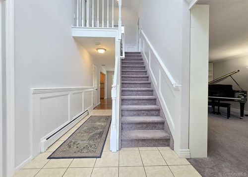 7 Oliver St, Port Jefferson Station, NY, 11776-3369 | Card Image