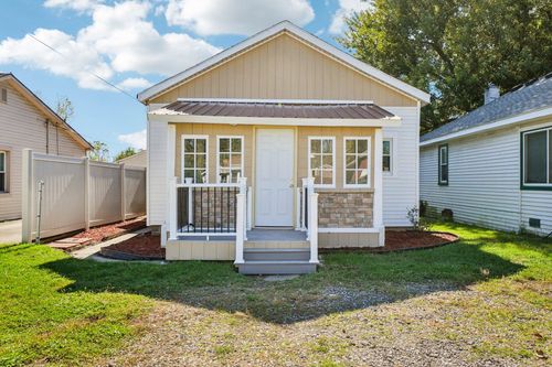 6590 Huron River Dr, South Rockwood, MI, 48179-9702 | Card Image